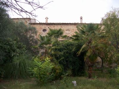 A 6-7 km da Fano casolare storico del 1700 unico nel suo genere. Ottimo per B&B, sala ricevimenti, centro benessere, agriturismo, ecc.... Scoperto di c.a. 2200 mq. c.e. N.C.